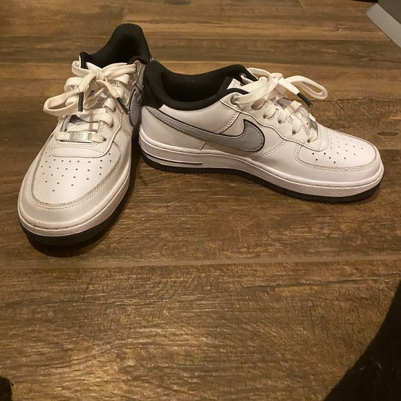 Nike Air size 5Y